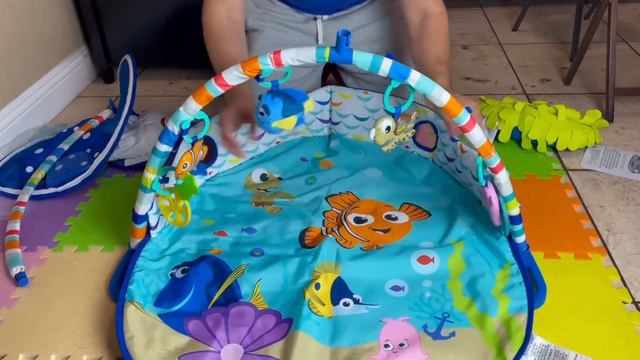 Disney Baby Finding Nemo Mr. ray Ocean Lights & Music Gym For Newborns Unboxing, Set Up and Review смотреть онлайн
