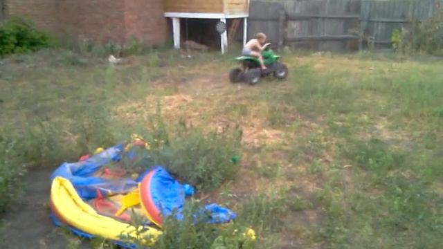 дети на квадроцикле смотреть онлайн