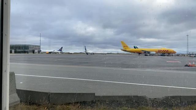 Plane Spotting KEF Airport смотреть онлайн