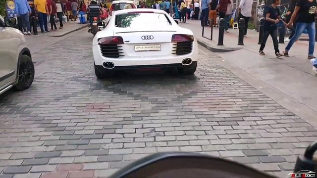 DRIVING AUDI R8 RASHLY THROUGH BUSY STREET ? REACTIONS AND ACCELERATIONS смотреть онлайн