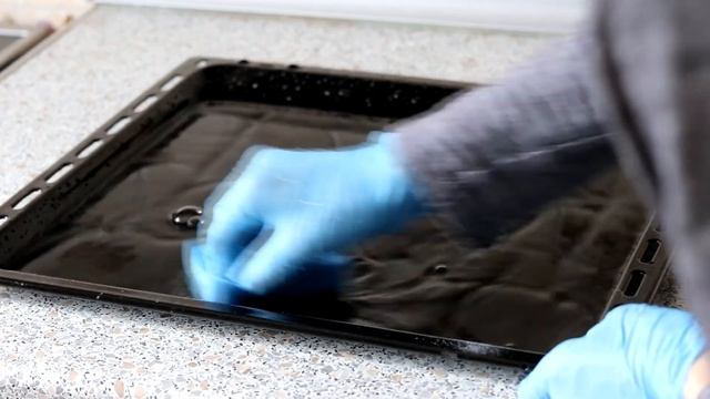 Как очистить противень (кастрюлю, сковороду) от нагара если пригорели. Простой способ. смотреть онлайн