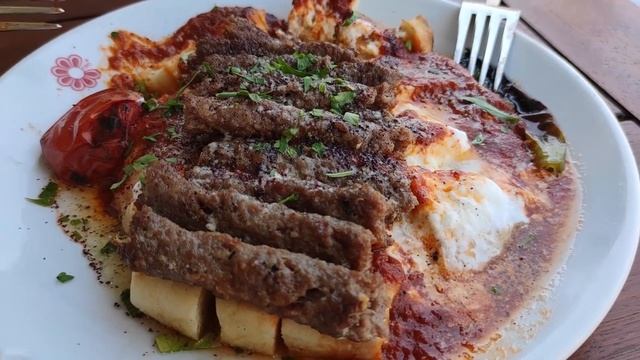 Где вкусно поесть в МАРМАРИС - где едят местные ДЕШЕВО/ Пробуем турецкую еду/ Отдых в Турции смотреть онлайн