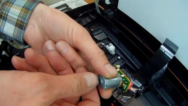 Hp M1536dnf не работает сканер.Черный лист,при копировании/сканировании с АПД.Белый лист со стекла.