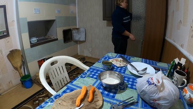 ЖИВУ ОДНА В ДЕРЕВНЕ / УБРАЛА ЕЛКУ /ВАРЮ СУПЧИК НА ПЕЧИ / ЖИЗНЬ В ДЕРЕВНЕ