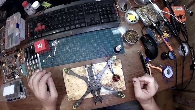 Видео два по сборке квадрокоптера.avi