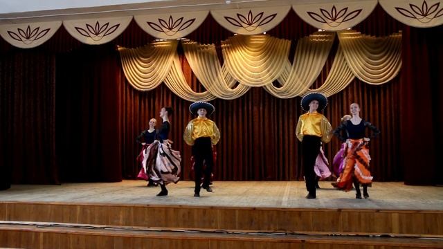 Мексиканский танец. Танцевальный коллектив 3 курса. смотреть онлайн