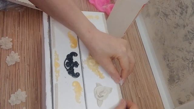 Чёрная двух ярусная шкатулка-органайзер из картона