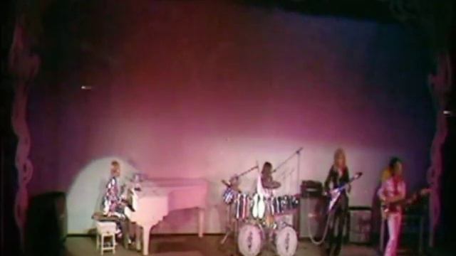 Elton John 'Crocodile Rock' Royal Variety 1972 смотреть онлайн