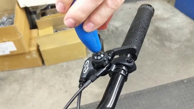 microSHIFT Thumb Shifter and Bar End Shifter Adjustment смотреть онлайн