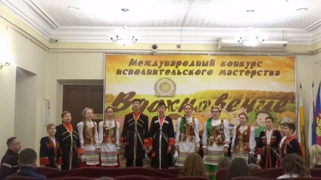 Образцовый ансамбль народной песни "Жаворонушки", ст.Старонижестеблиевская, "Поле" смотреть онлайн