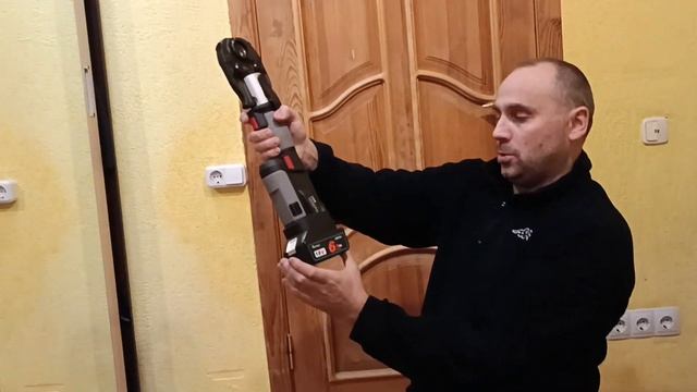 Обзор Китайского инструмента Zupper. Пресс-клещи аккумуляторные для обжима фитингов.