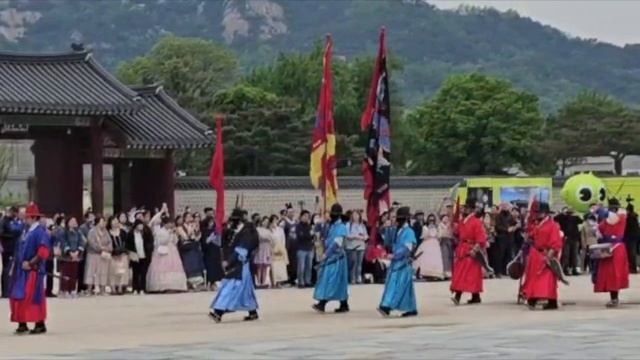 Смена караула в Сеуле, Южная Корея смотреть онлайн