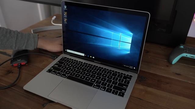 2018 MacBook Air Windows 10 RTX 2080 eGPU gaming setup! смотреть онлайн