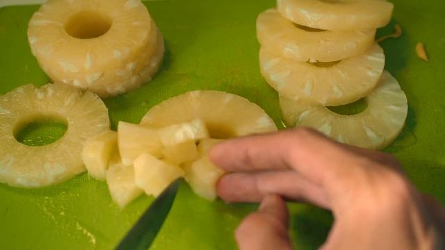 Салат с курицей и ананасами. Простой рецепт с секретом смотреть онлайн