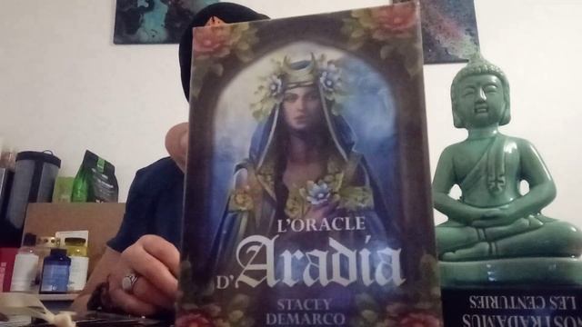 présentation de l'Oracle D'ARADIA. belle illustration des cartes. смотреть онлайн