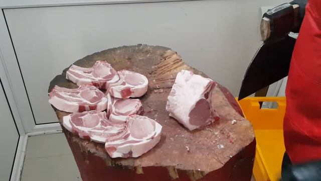 КРАСИВАЯ НАРЕЗКА АНТРЕКОТОВ ТОПОРОМ?? #кованыйтопор #топормясника #топордлярубкимяса #купитьтопор смотреть онлайн