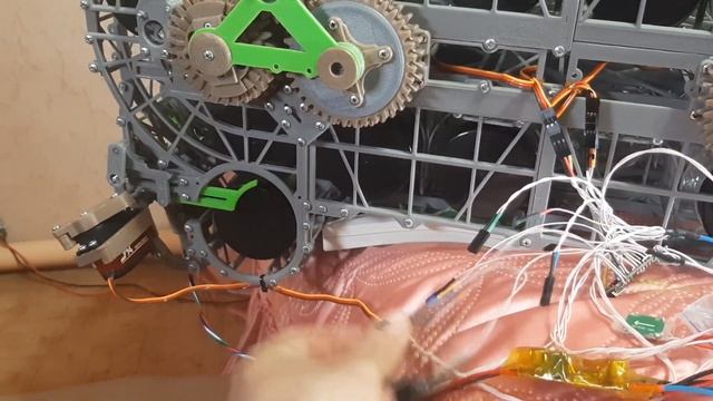 Сбрасыватель баночек с энтомофагом для самолета смотреть онлайн