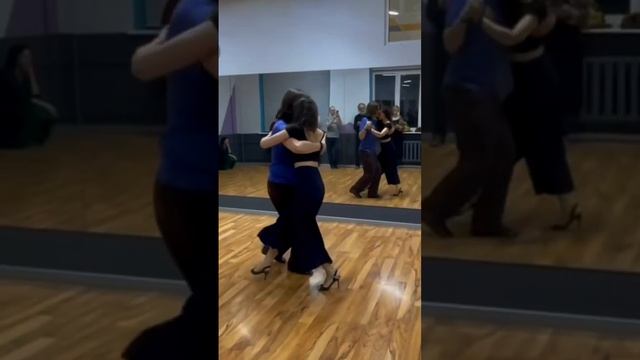 Хиро в близком с сакадами и крестами. Аргентинское танго. #богдантанго #bogdantango #танго #tango смотреть онлайн