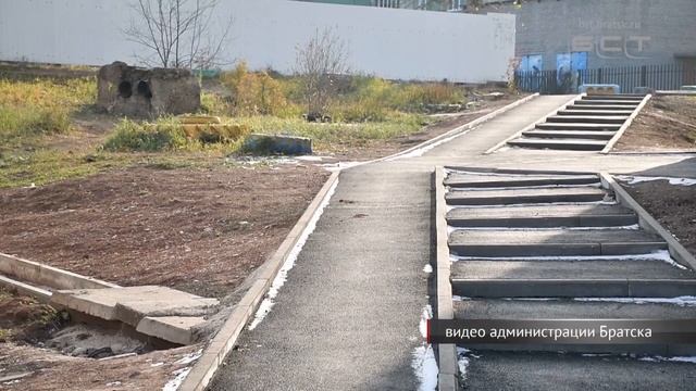 Во дворе на улице Крупской сделали новые парковки и детскую площадку