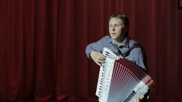 Высокий блондин в чёрном ботинке смотреть онлайн