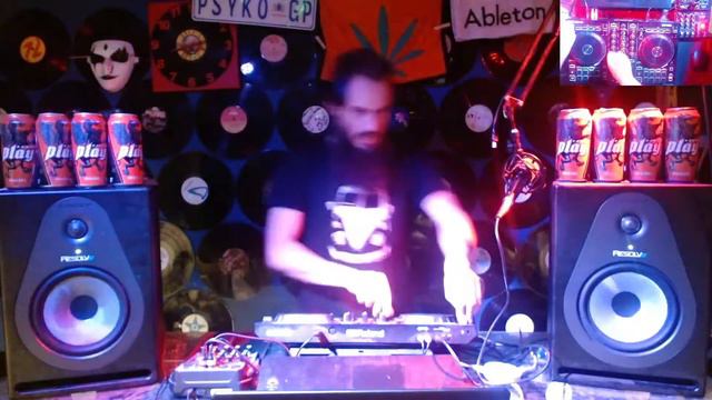 No sense entertainment presents: Friday night tech house session with bearded benster #28 смотреть онлайн