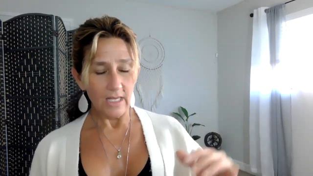 Join the Dana Damara Evolution Online Yoga Studio - Founding Member Special смотреть онлайн