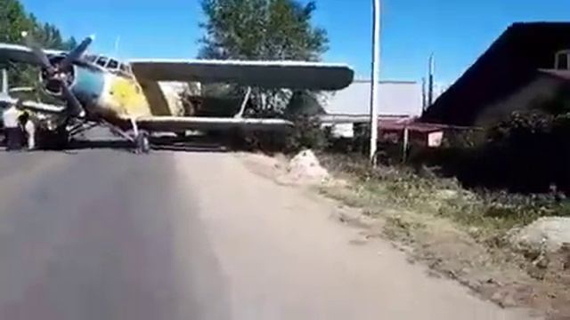 В Соль Илецке самолет перекрыл дорогу на Тамар Уткуль смотреть онлайн