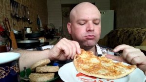 ОБЖОР КОТЛЕТЫ и ПИЦЦА магазинная/МУКБАНГ утренний