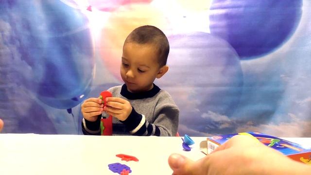 Собираем самолет. Детский Конструктор. Развивающее видео для детей. Игрушки и Игры для мальчиков. смотреть онлайн