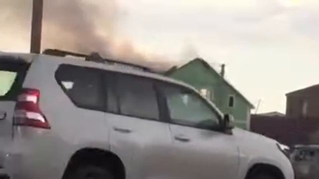 В Атырау от удара молнии сгорел дом смотреть онлайн