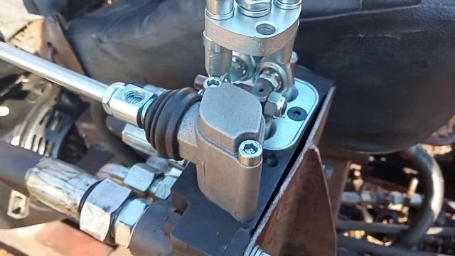 Установка китайского джойстика Р40, на самодельный мини погрузчик.