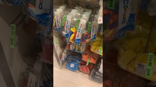 Прогулка по магазину товаров для праздника и воздушных шаров смотреть онлайн