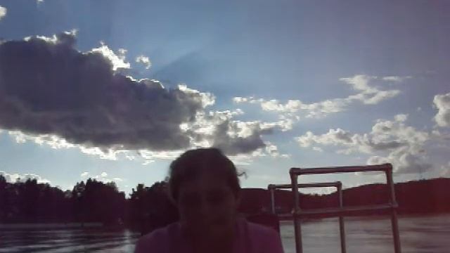 TOUT SEMBLE CALME ICI, MAIS VOUS RENDEZ-VOUS COMPTE DE CE QUI SE MET EN PLACE? смотреть онлайн