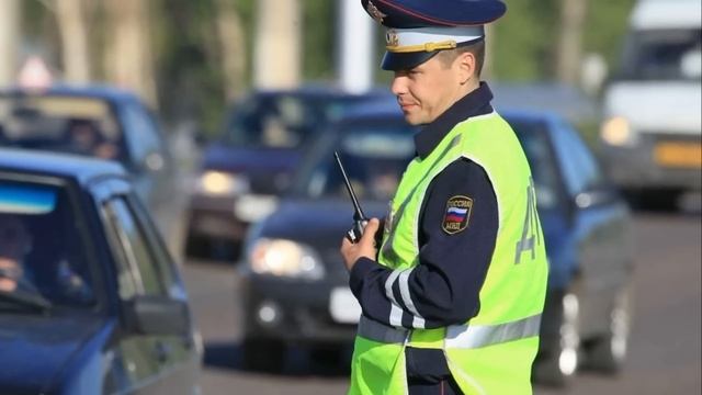 "Никуда не пойду" Инспектор ГИБДД потребовал пройти в машину но юрист грамотно отказался смотреть онлайн