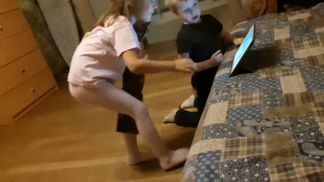 Лаки Блогер. Планшет сел на батарейку.