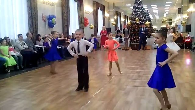 Вика танцует бальные танцы смотреть онлайн