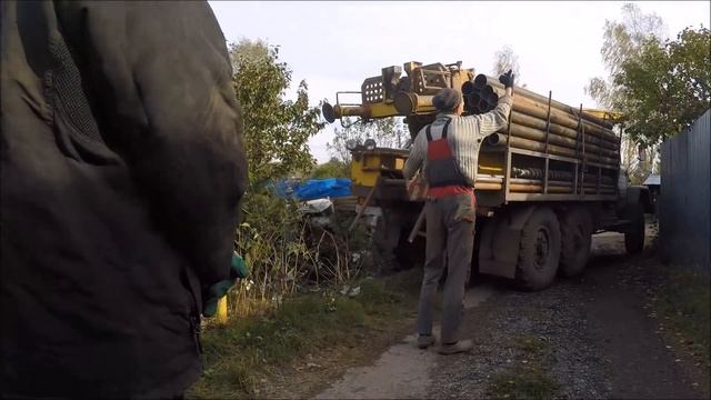 Автомобиль ЗИЛ пытается заехать на участок смотреть онлайн