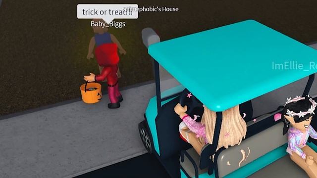I TOOK MY KID'S TRICK or TREATING! *WORST HALLOWEEN EVER* - Roblox (Bloxburg Roleplay) смотреть онлайн
