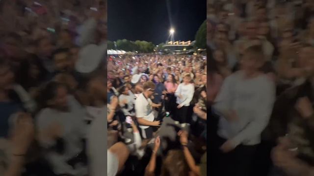 Саксофонист объединил людей из разных стран лучше - чем это могли бы сделать политики. смотреть онлайн