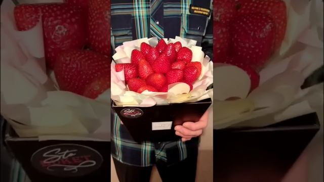 Клубничный букет. #съедобныебукетыбарнаул #stobuketбарнаул #подаркибарнаул смотреть онлайн