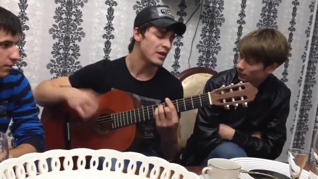 Парень круто спел. Ой роза, роза. Дворовые песни. Песня на гитаре. смотреть онлайн