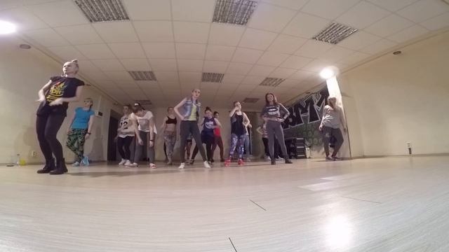 Вика учится танцевать. Урок #14 смотреть онлайн