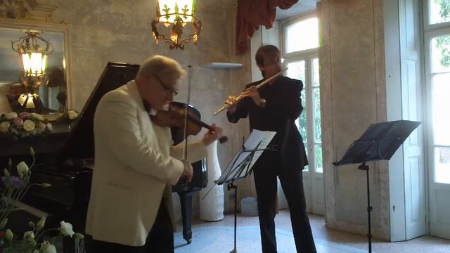 Mozart: Monostatos air from Die Zauberflöte. Sergio Zampetti, flute - Luz Leskowitz, violin смотреть онлайн