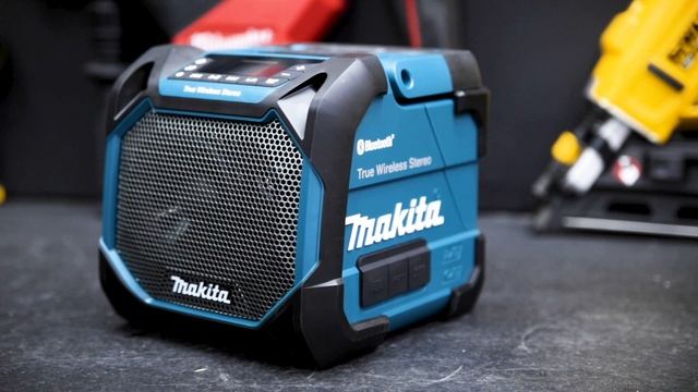 NEW Makita Jobsite Radio (DMR113) & Portable Bluetooth Speaker DMR203 смотреть онлайн