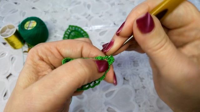 Ажурный листик, для Ирландского кружева Обвязка с люрексом и бисером. смотреть онлайн