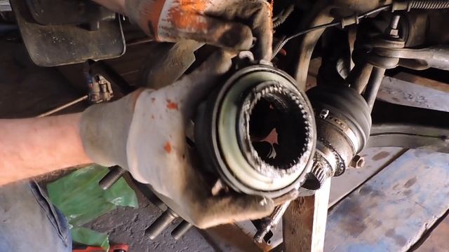 Рабочий и нерабочий хаб на Кайрон. The Coupling Of The Front Axle SsangYong Kyron.  Hubs.