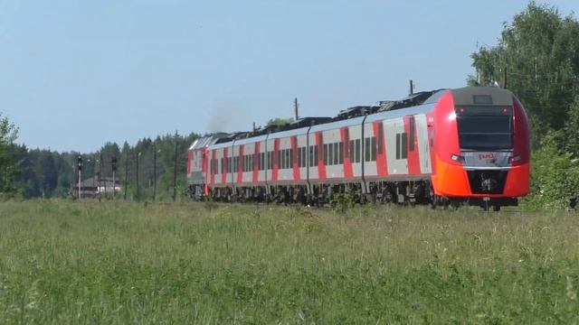 Скорый поезд «Ласточка» Санкт-Петербург – Печоры следует по станции Торошино смотреть онлайн