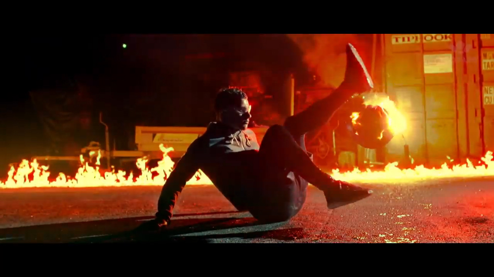 Огненный футбольный фристайл. Эпик! смотреть онлайн