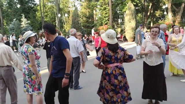 Червона рута Танцы ??? в парке Горького Июнь 2021 Харьков смотреть онлайн