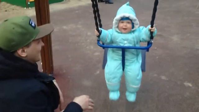 Катаемся на качели смотреть онлайн